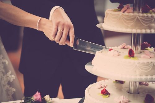 Krojenie tortu weselnego